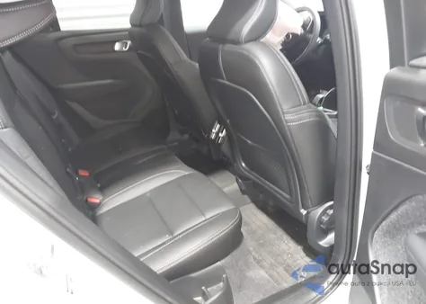 2025 Volvo Xc40 B5 Core Bright Theme z USA, uszkodzony, nr VIN YV4L12UJ8S2557106